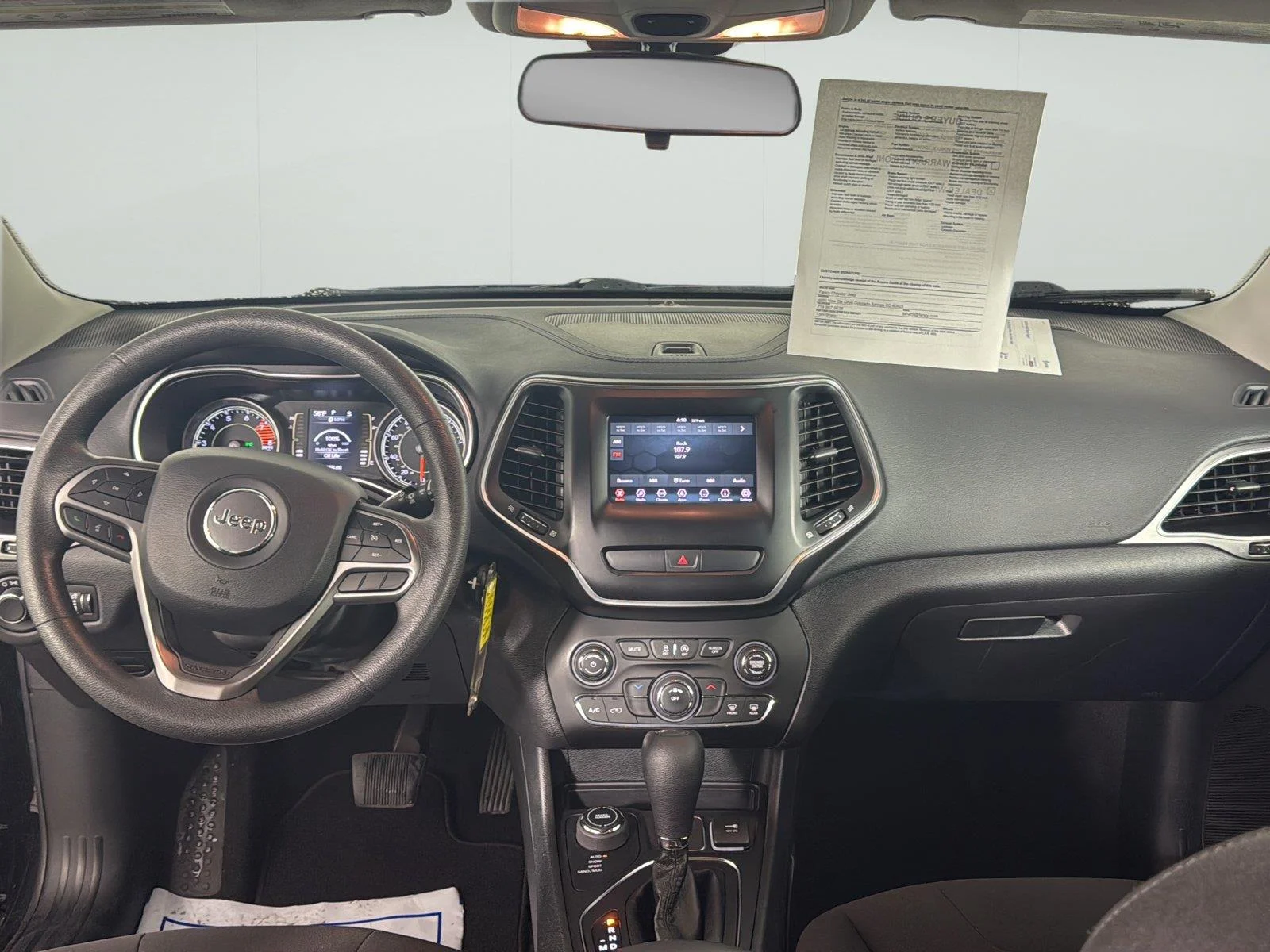 Used 2020 Diamond Black Crystal Pearlcoat Jeep Latitude image 25