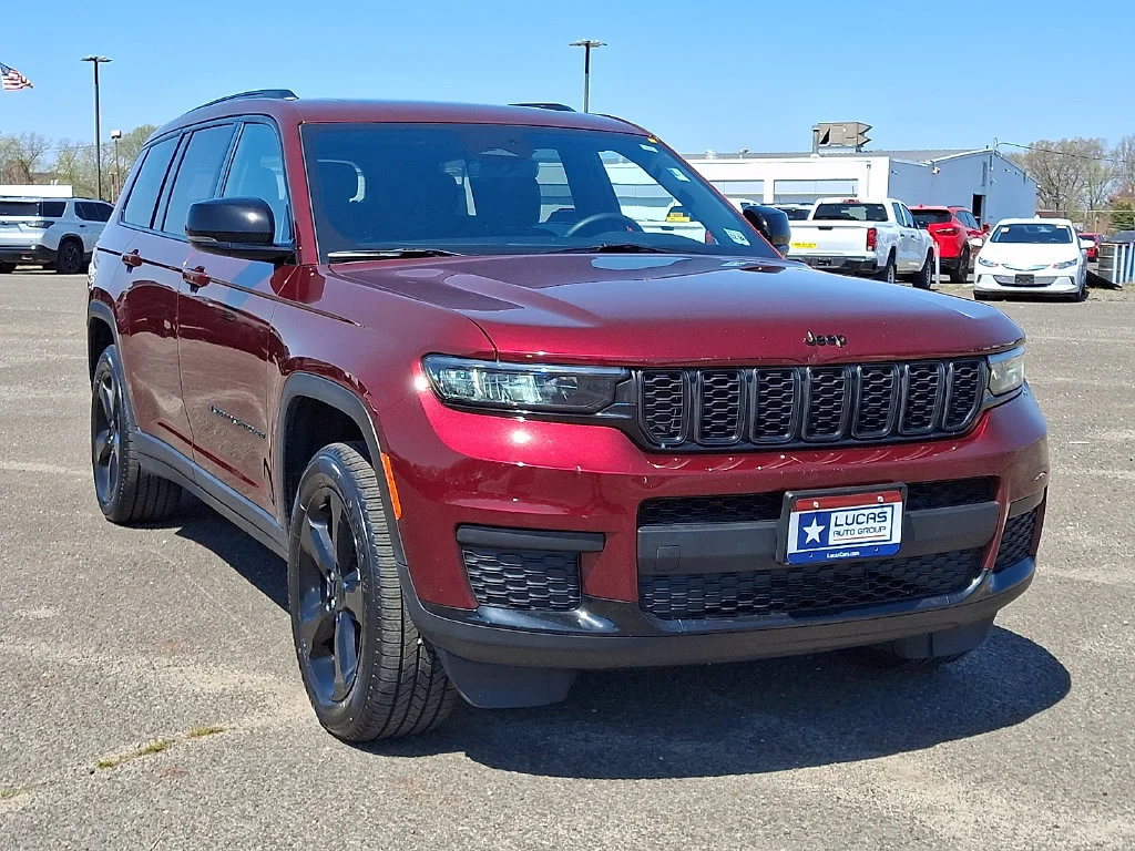 Used 2024 Red Jeep Altitude X 4x4 image 2