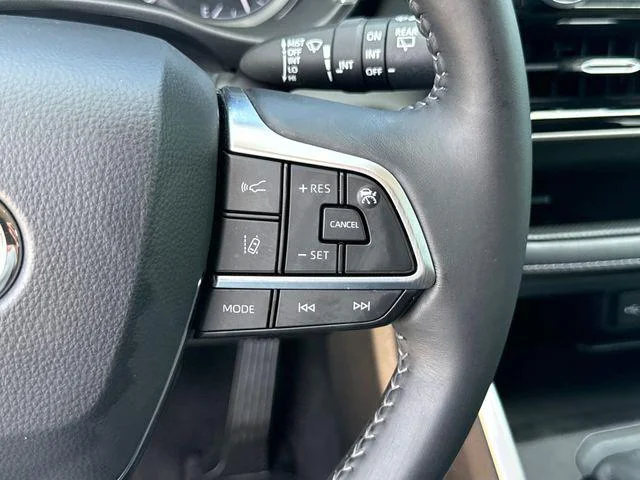 Certified Used 2020 CELESTIAL SILVER METALLIC Toyota XLE image 17