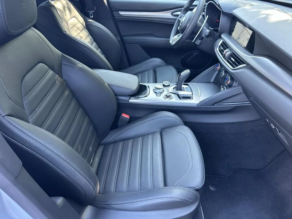 Used 2025 Moonlight Gray Alfa Romeo Veloce image 13