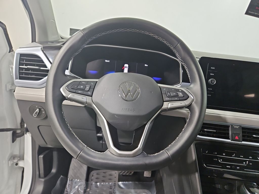 Used 2025 Pure White Volkswagen 1.5T SE image 17