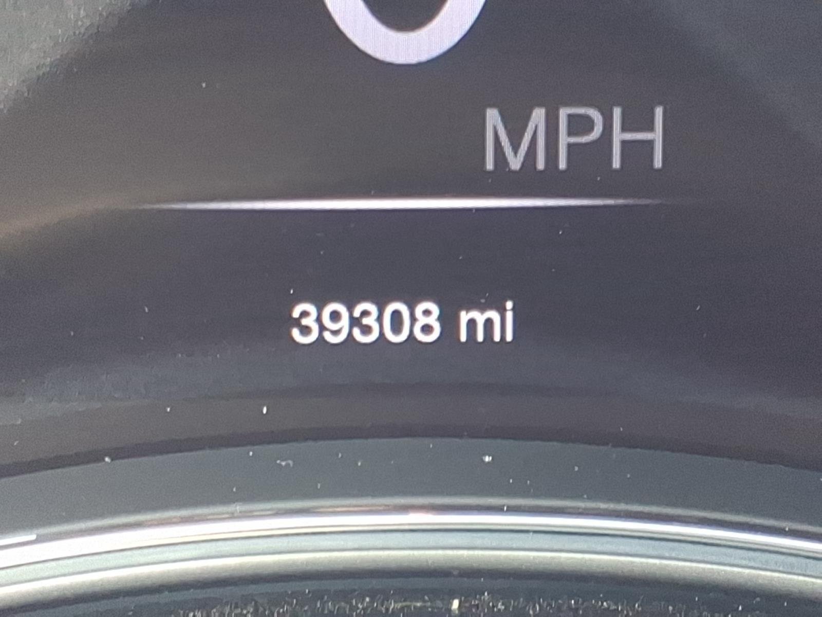 Used 2018 Velvet Red Pearlcoat Jeep Laredo E image 29
