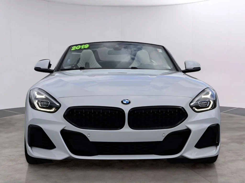 Used 2019 Alpine White BMW sDrive30i image 2