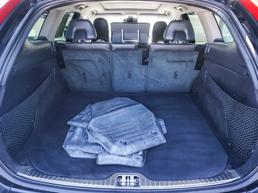 Used 2016 Black Volvo T5 Drive-E Premier image 24