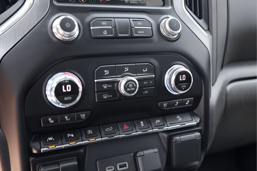 Used 2021 WHITE FROST TRICOAT GMC Denali image 22