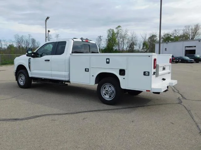 2025 Ford F-350 Super Duty Chassis Cab XL - Photo 41