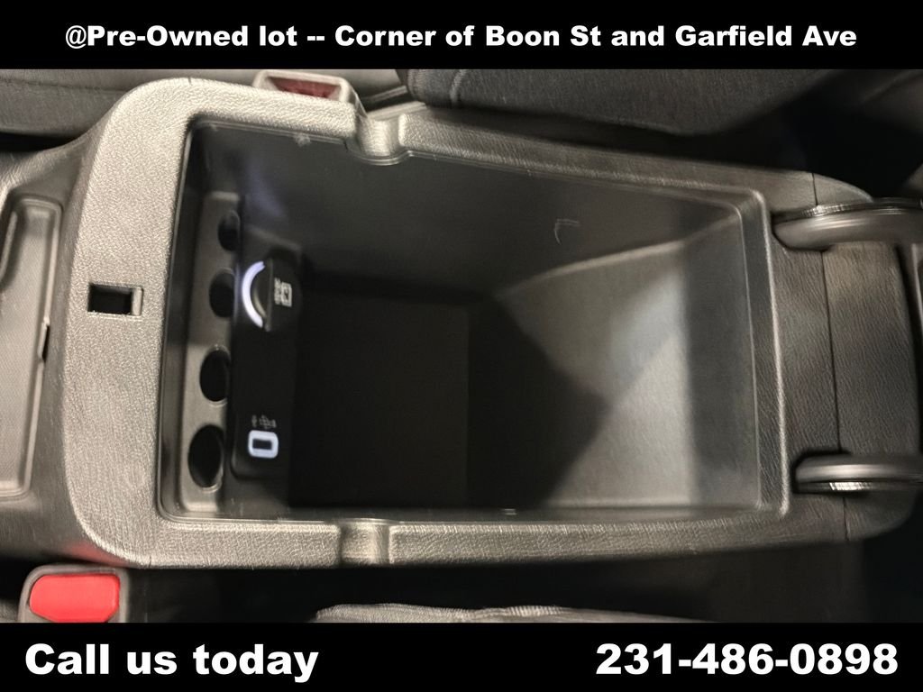 Used 2019 Silver Jeep Latitude Plus image 27