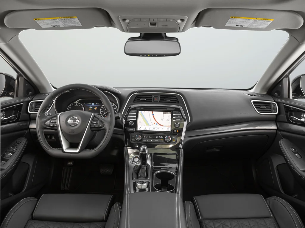 Used 2022 Gray Nissan Platinum image 17