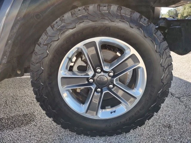 Certified Used 2019 Granite Crystal Clearcoat Metallic Jeep Unlimited Sahara image 27
