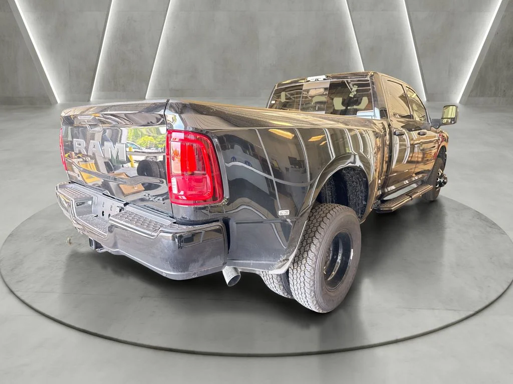 New 2026 Diamond Black Crystal Pearl-Coat Exterior Paint RAM Big Horn image 7