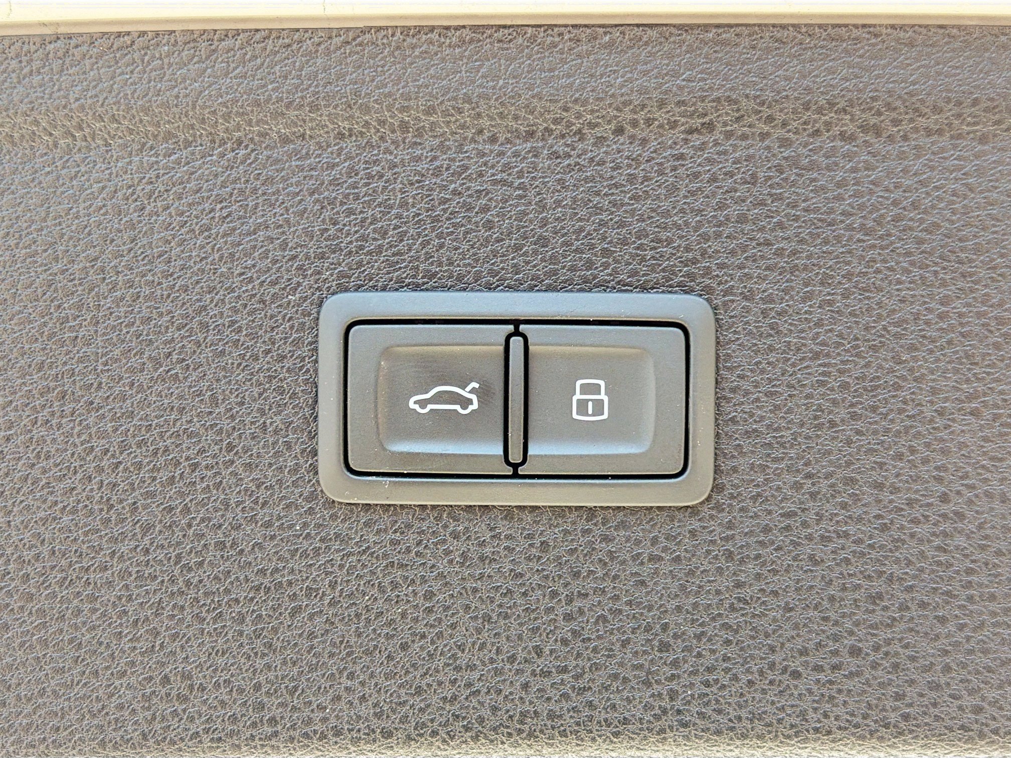 Used 2023 Ibis White Audi S line Premium image 12