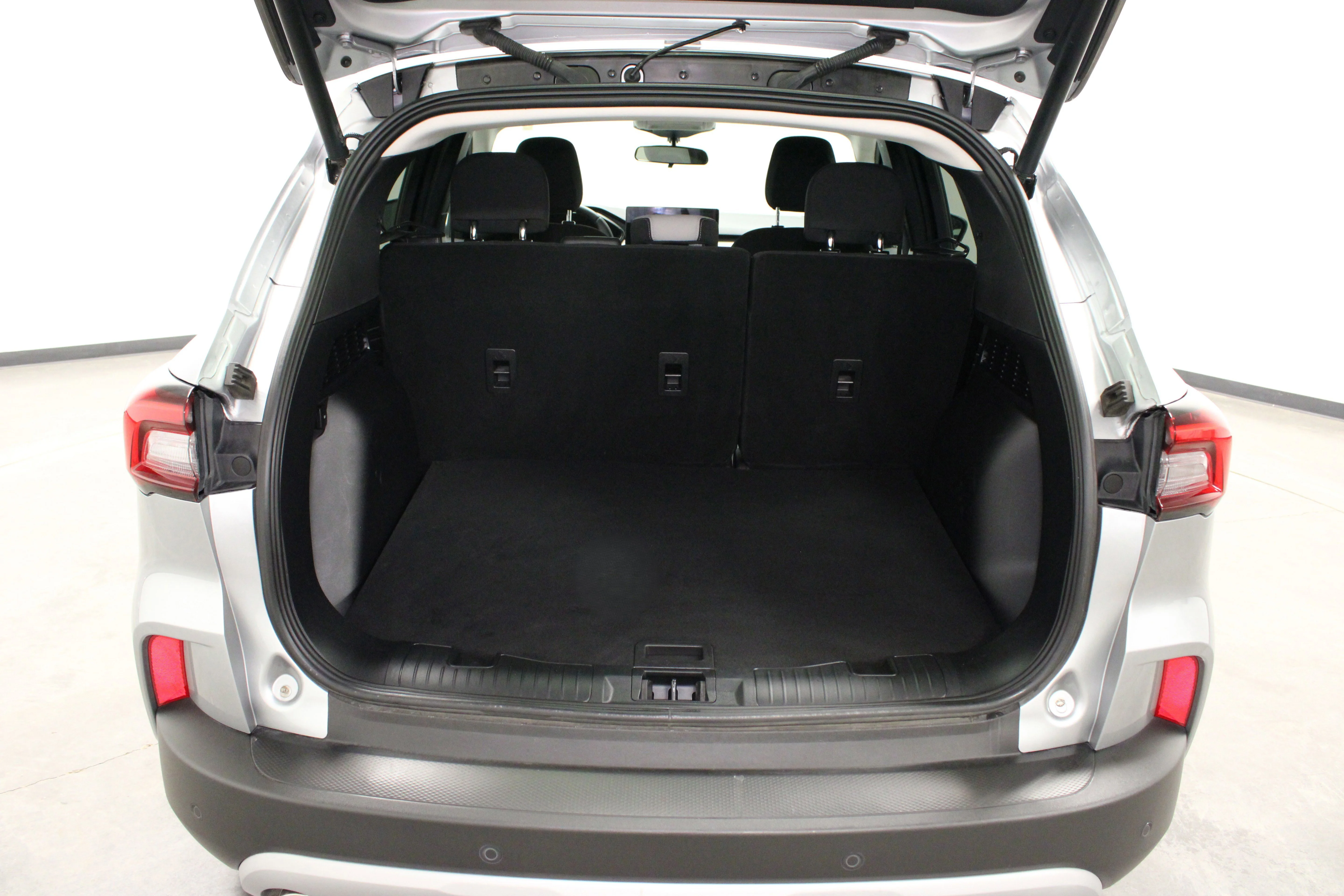 Used 2024 Silver Metallic Ford Active image 13