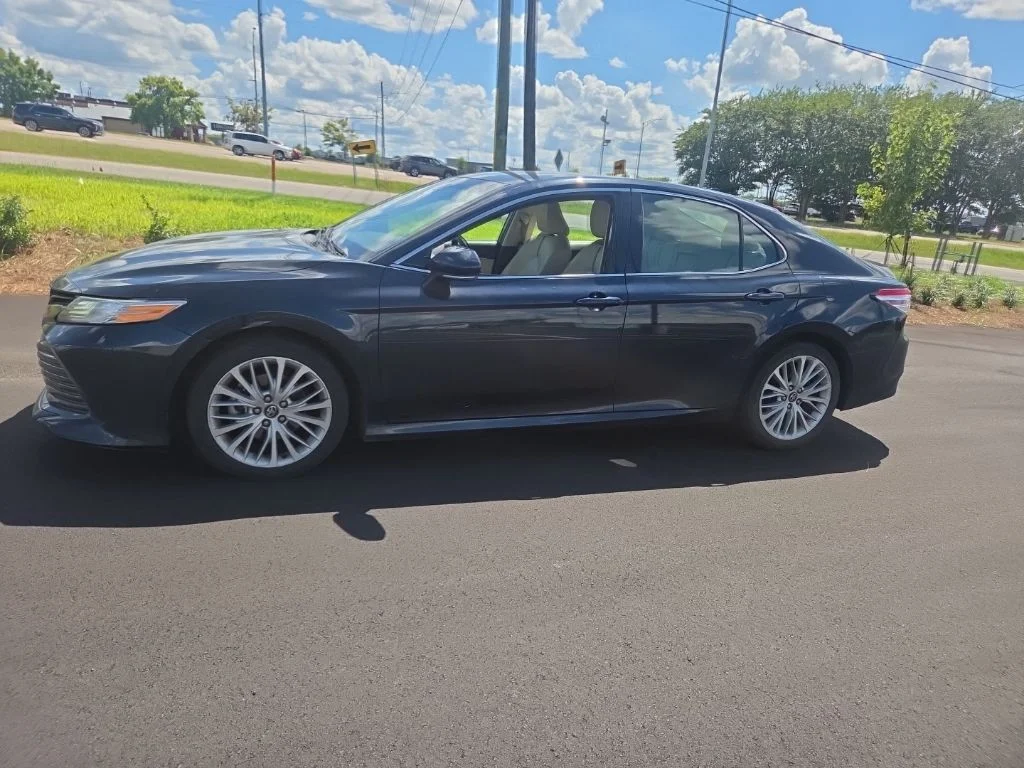 Used 2020 Blue Toyota XLE image 5