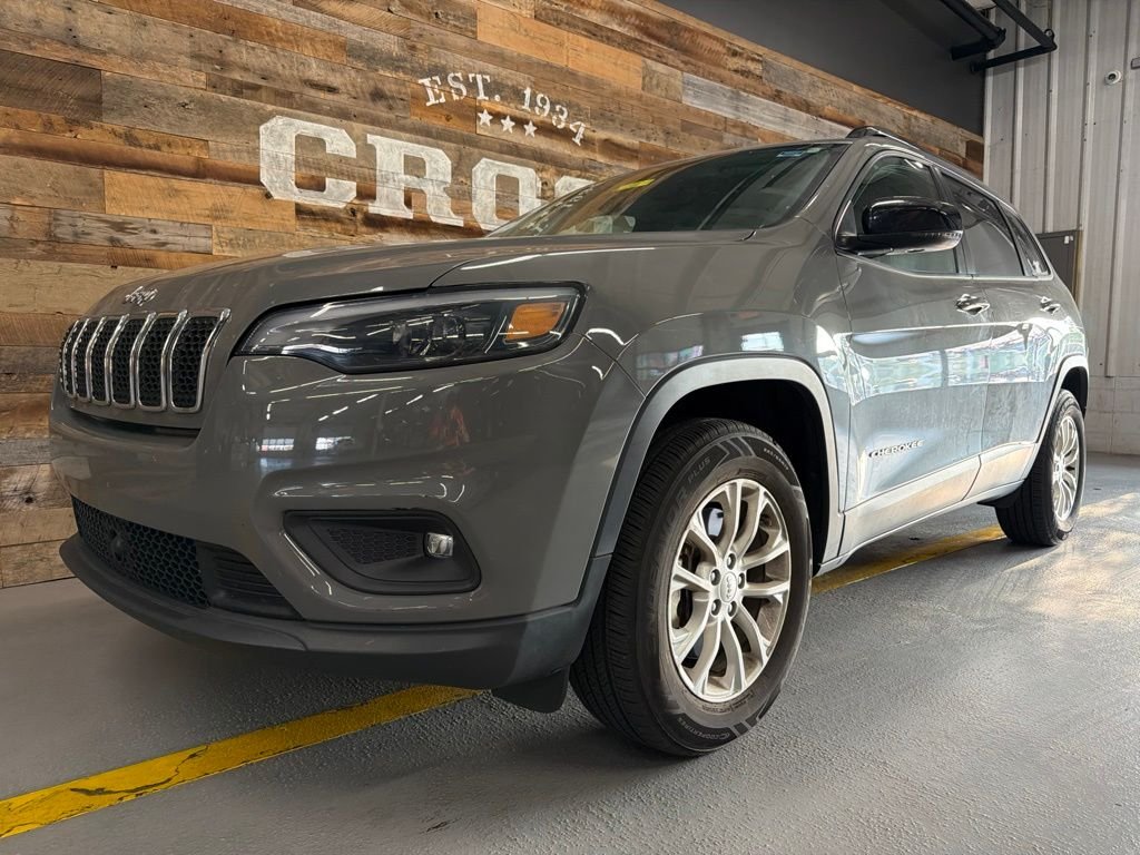 Used 2022 Gray Clearcoat Jeep Latitude Lux image 2