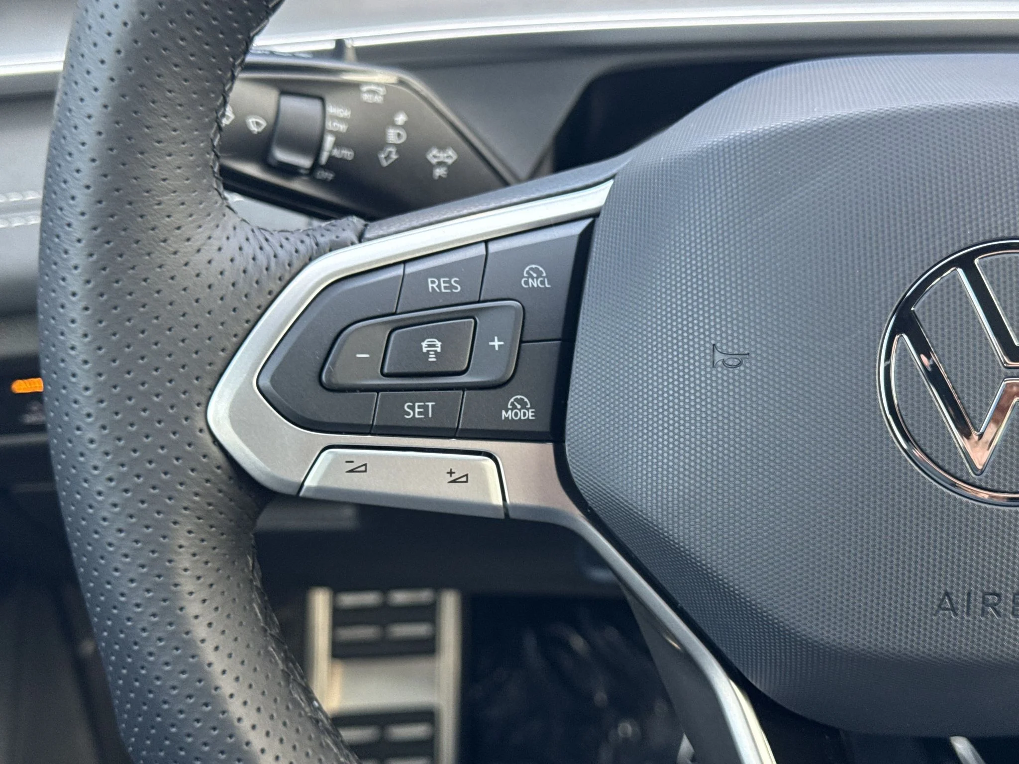 New 2026 Platinum Gray Metallic Volkswagen SE R-Line Black image 18