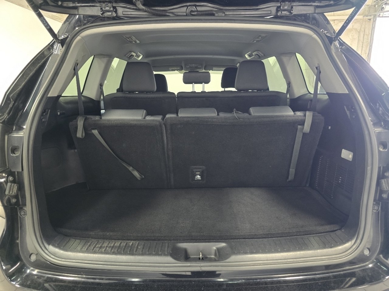 2019 Toyota Highlander LE - Photo 15