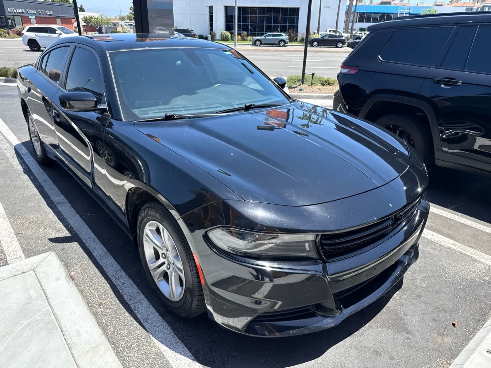 Used 2022 Pitch Black Clearcoat Dodge SXT image 5