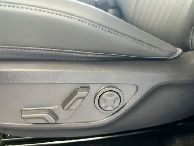 New 2027 Frost Blue / Black Roof Kia X-Line S image 16