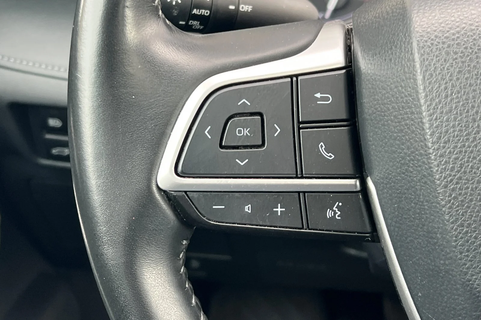 Certified Used 2022 Magnetic Gray Metallic Toyota XLE image 27