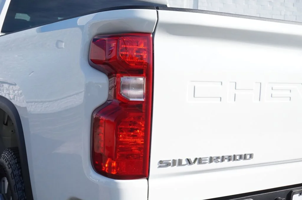New 2026 Summit White Chevrolet Custom image 29