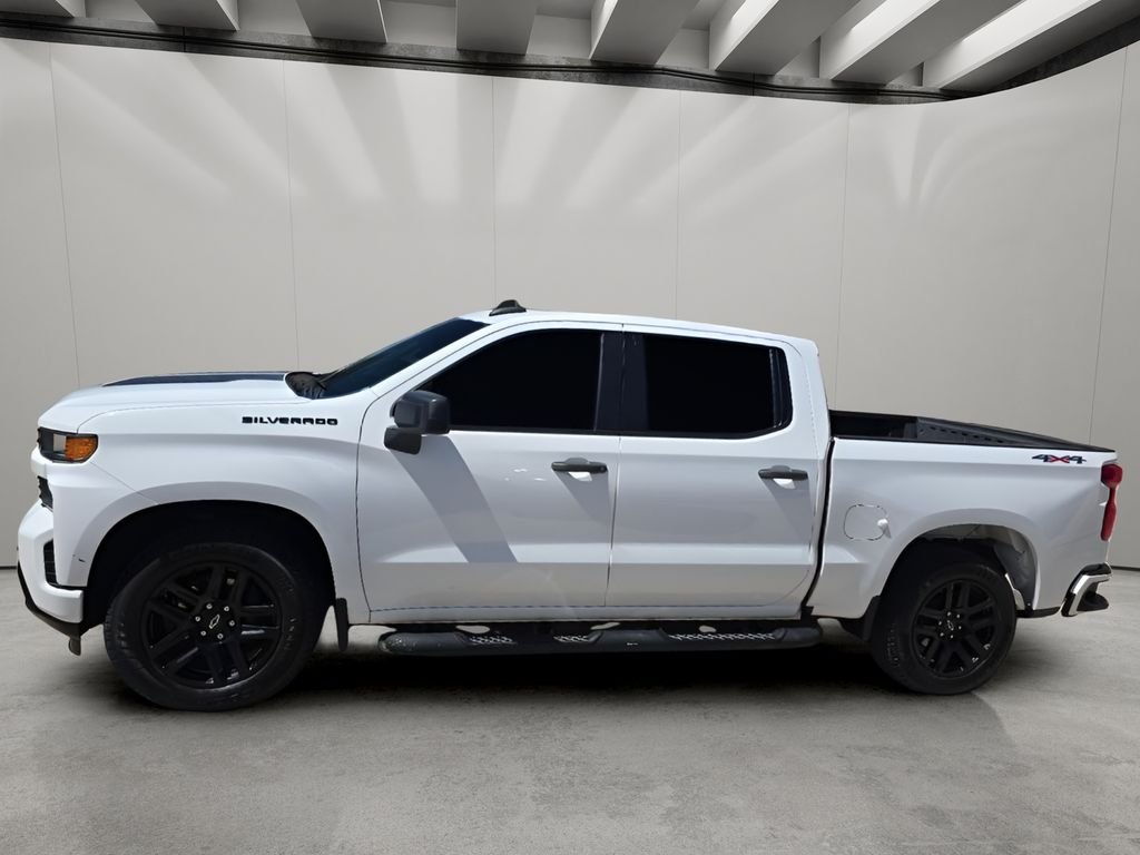 Used 2022 White Chevrolet Custom image 2