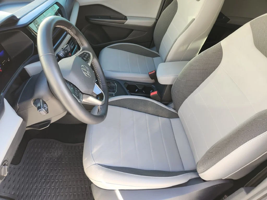 Used 2022 Pure White Volkswagen SE image 15