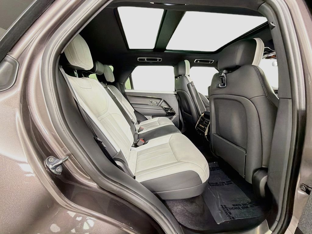 Certified Used 2023  Land Rover SE Dynamic image 30