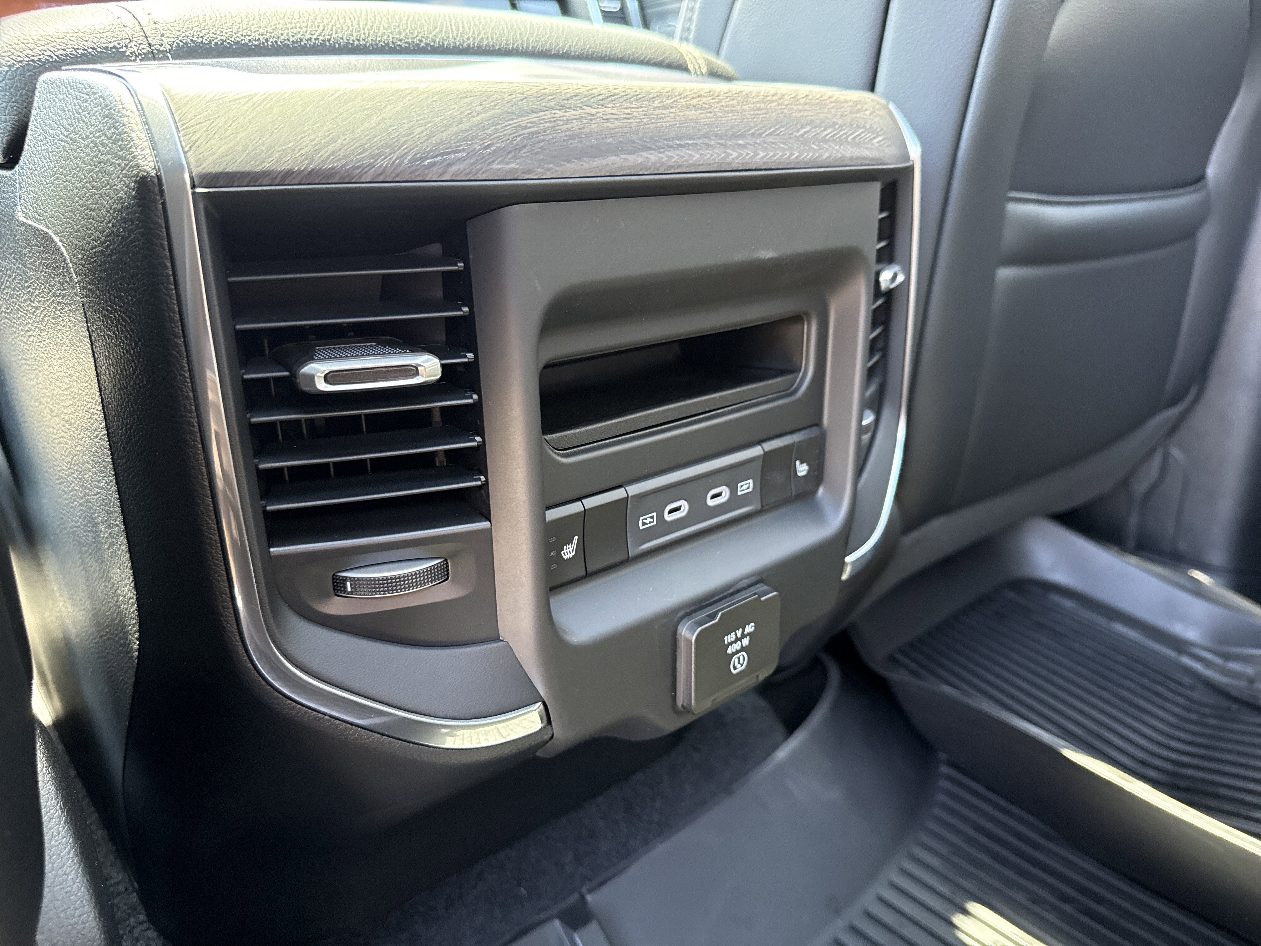 New 2026 Diamond Black Crystal Pearl-Coat Exterior Paint RAM Laramie image 25