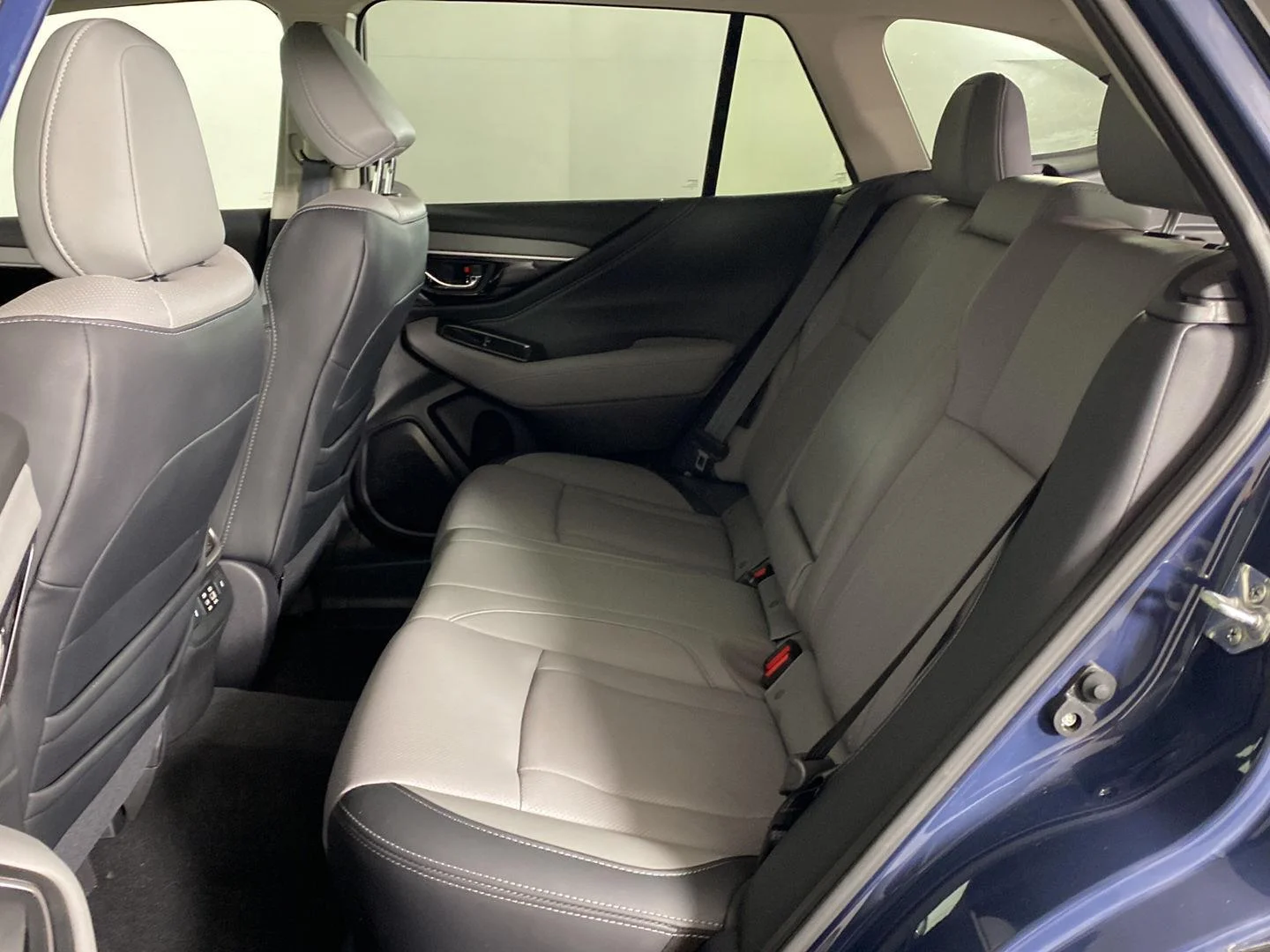 Used 2025 Cosmic Blue Pearl Subaru Limited image 15