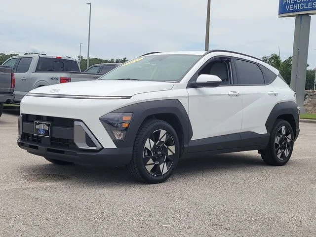 Used 2025 White Hyundai SEL image 31