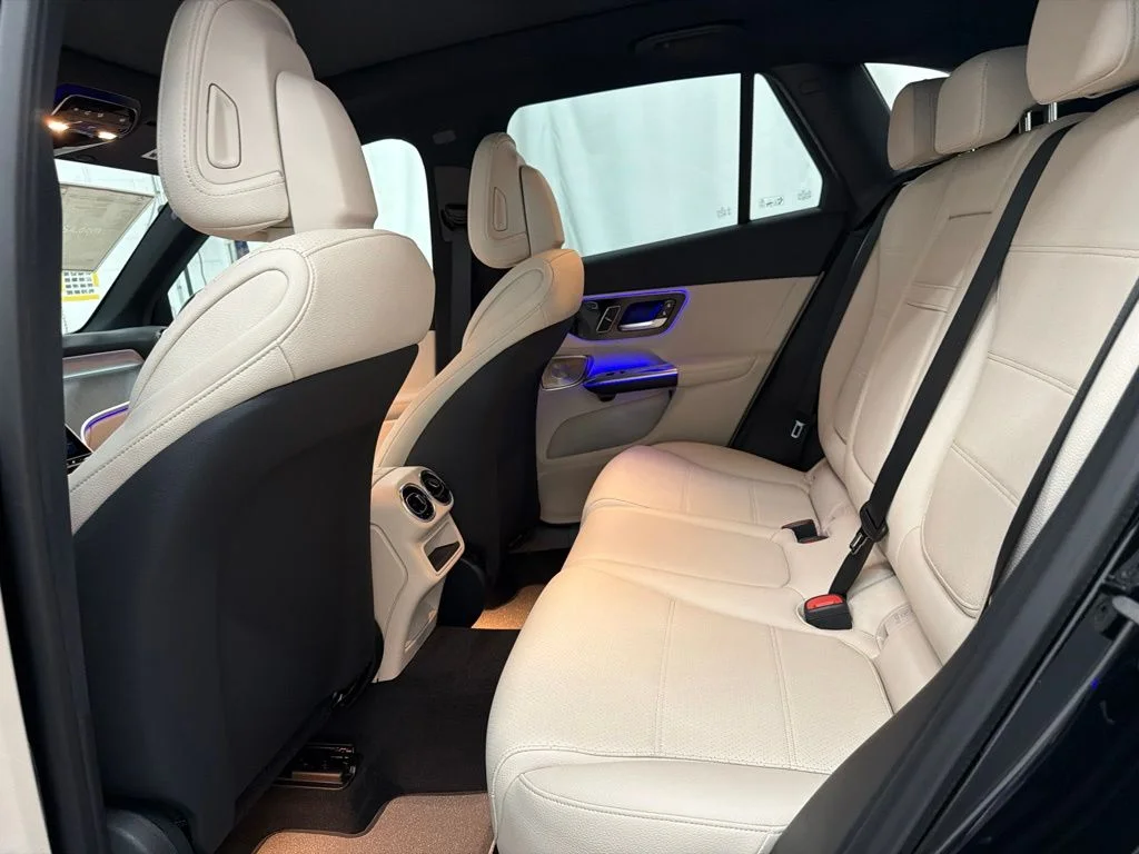 New 2027 Black Mercedes-Benz GLC 300 image 20