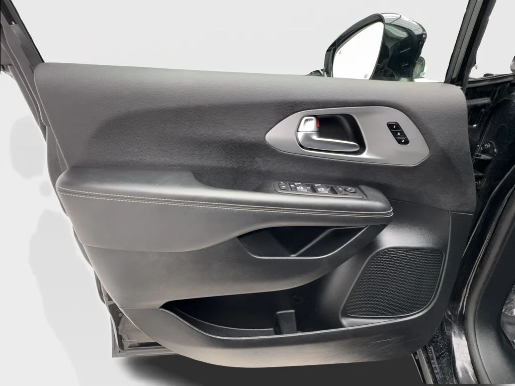 Used 2025 Black Chrysler Limited image 21
