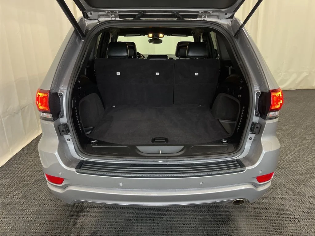 Used 2019 Billet Silver Metallic Clearcoat Jeep Altitude image 28