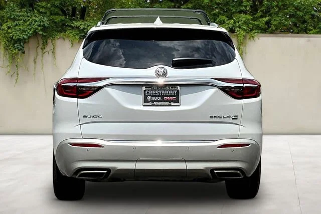 Used 2018 White Frost Tricoat Buick Avenir image 5