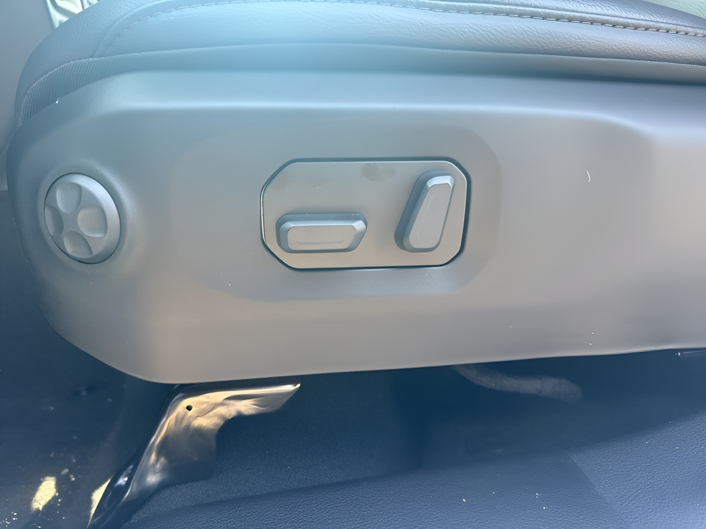 New 2026 Bright White Clear-Coat Exterior Paint Jeep Sahara image 27