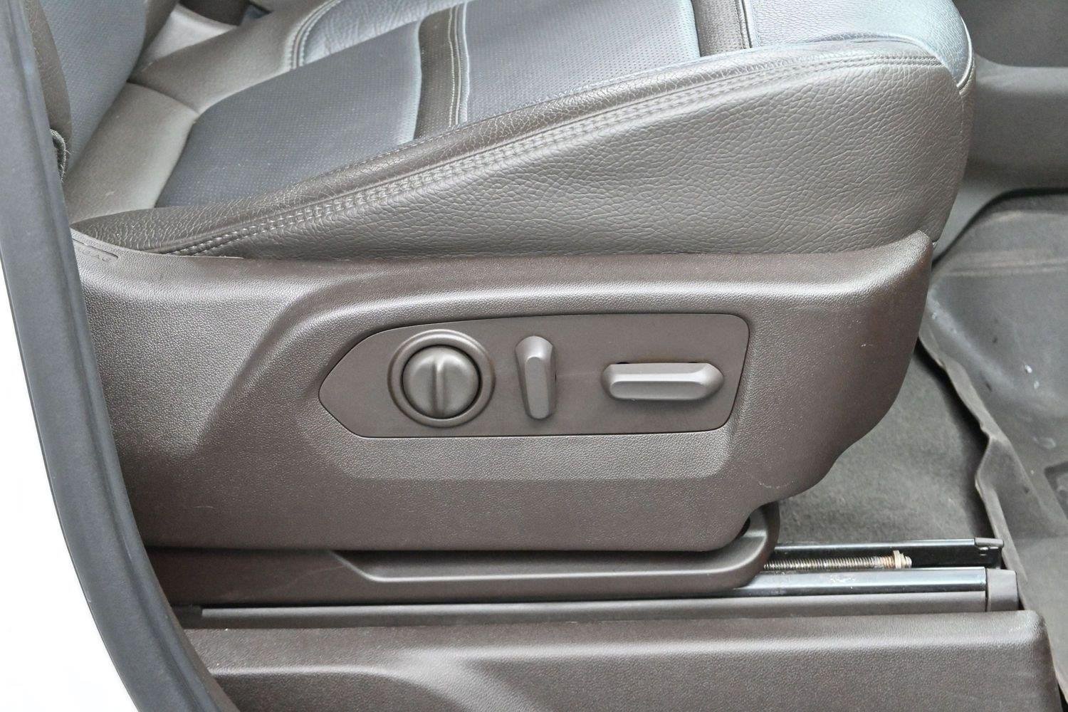 Used 2020 White Frost Tricoat GMC Denali image 33