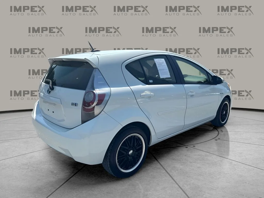 Used 2013 White Toyota Four image 3