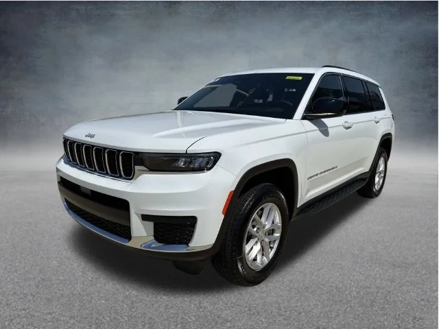 New 2026 Bright White Clear-Coat Exterior Paint Jeep Laredo X image 3