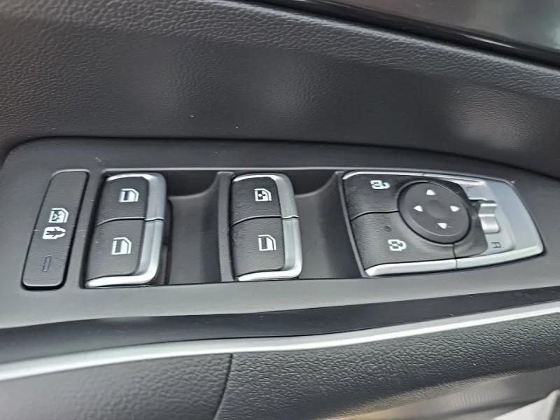 Used 2021 White Kia S image 23