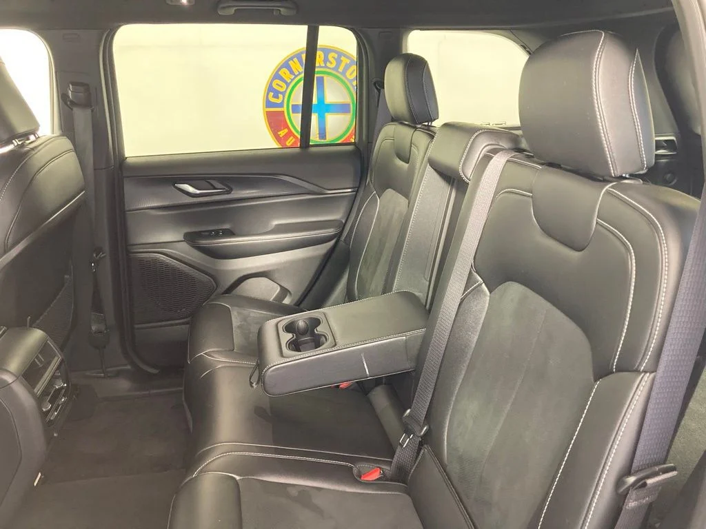 Used 2025 Black Jeep Altitude image 19