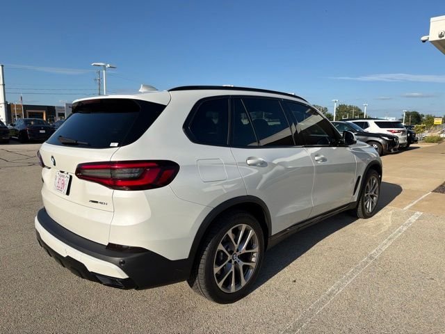 Used 2022 White Metallic BMW xDrive40i image 7