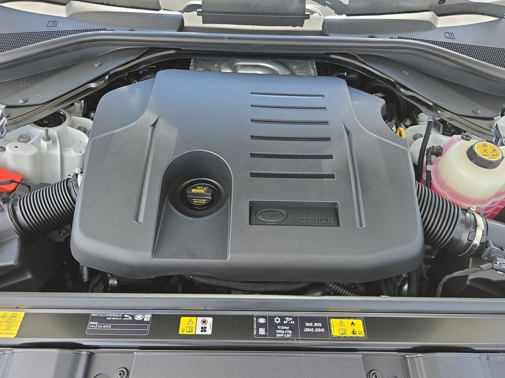 New 2026 Fuji White Land Rover SE image 33