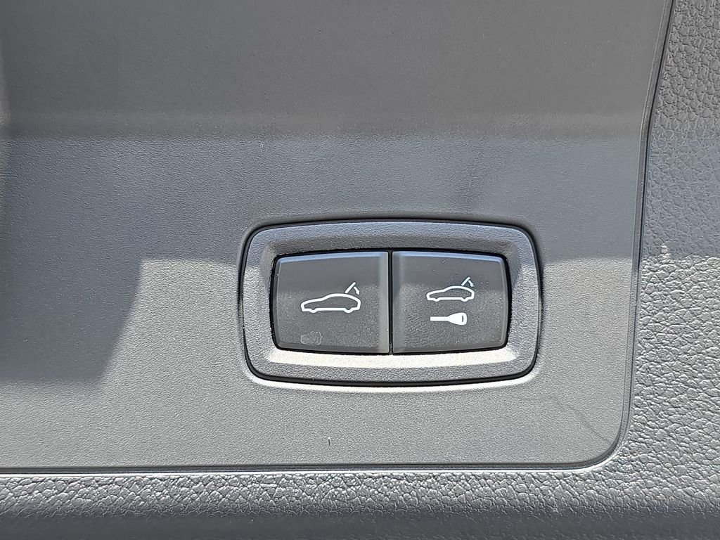 Used 2025  Porsche 4 image 16