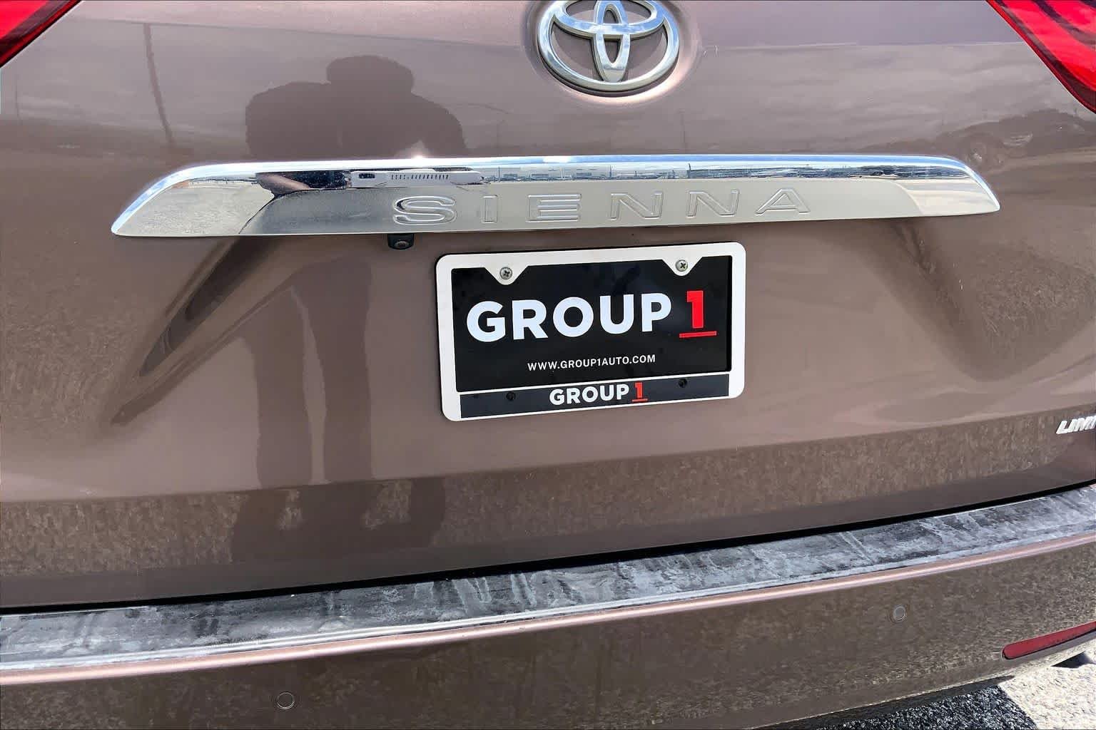 Used 2018 Toasted Walnut Pearl Toyota Limited image 10