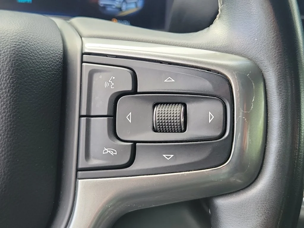 Used 2025 Gray Chevrolet LT image 29