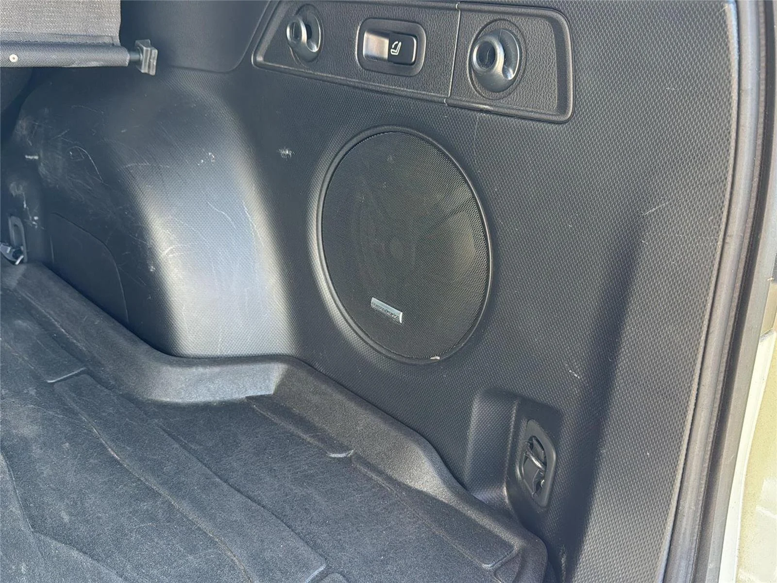 Used 2022 Crystal White Pearl Subaru Touring image 30