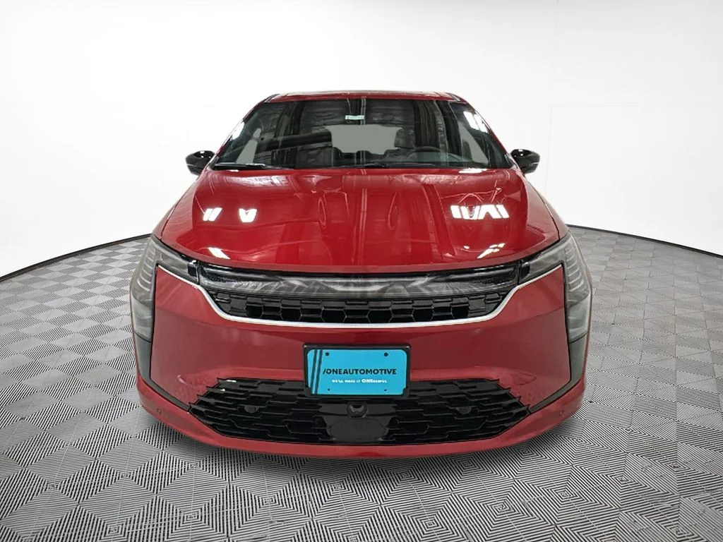 New 2027 Red Hot Pearl-Coat Exterior Paint Chrysler Limited image 3