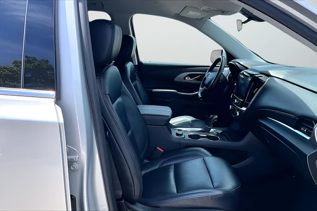 Used 2020 Silver Ice Metallic Chevrolet LT image 28