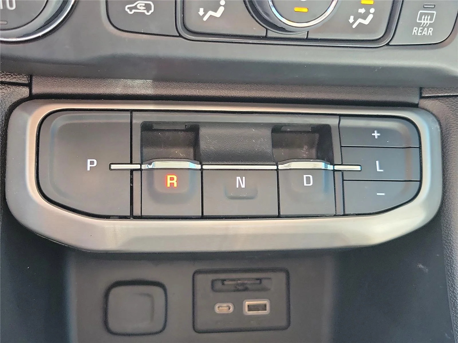 2023 GMC Acadia Denali - Photo 31
