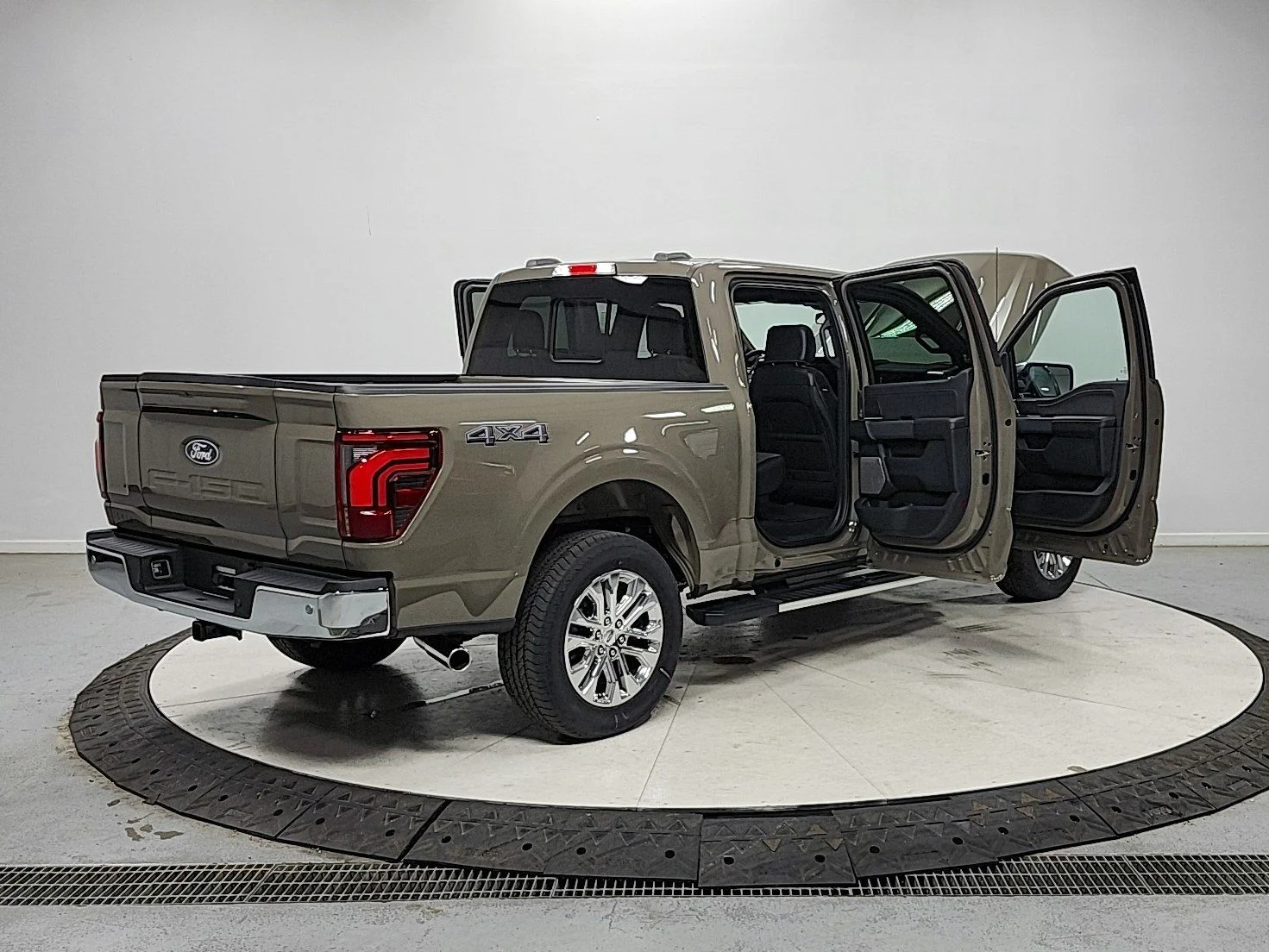 New 2026 Gray Ford Lariat image 15